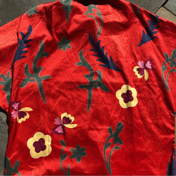 Red Flower and Leaf Pattern Button Down Blouse - Picture 5 of 5